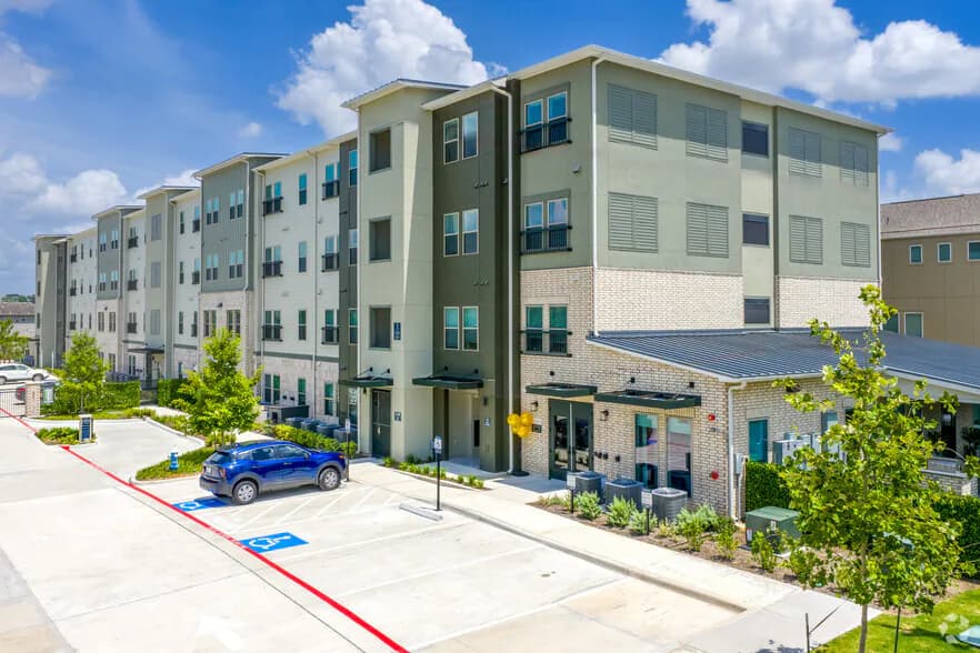 Knoll Street Crossing - 55+ Living in Houston, Texas