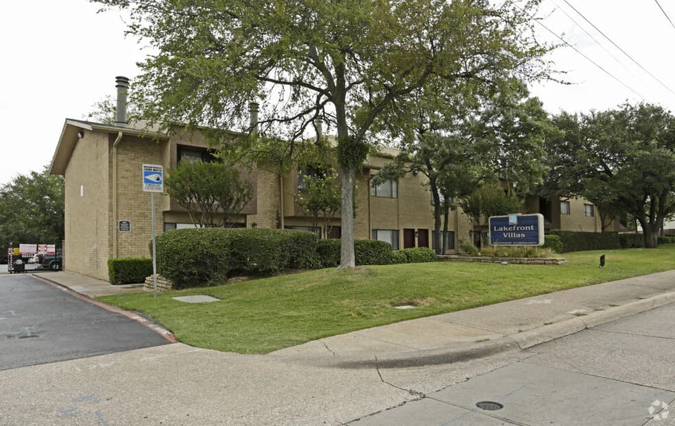 Lakefront Villas Apartments — exterior