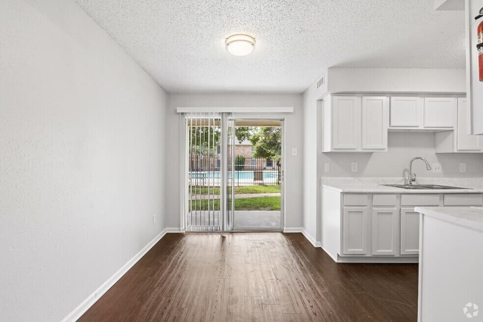 Runnymede Apartments — photo 2