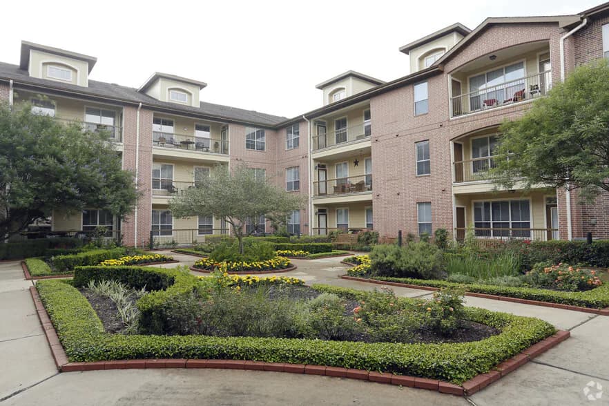 Elate Royal Oaks in Houston, Texas