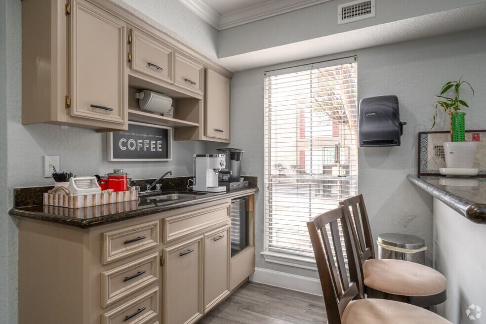 Woodlake Townhomes & Apartments — photo 2