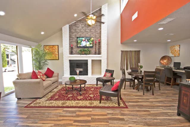 Ninety-Nine44 on Walnut in Dallas, Texas