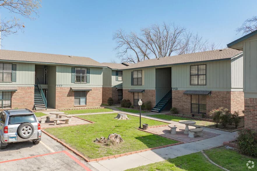 Bonnie Green Apartments in Denton, Texas