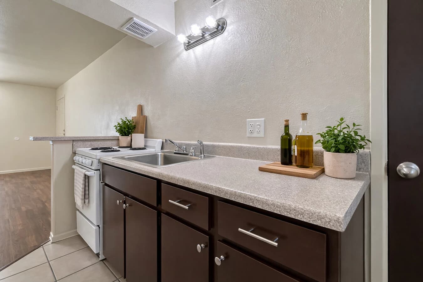 Pecan Grove Apartments — photo 5