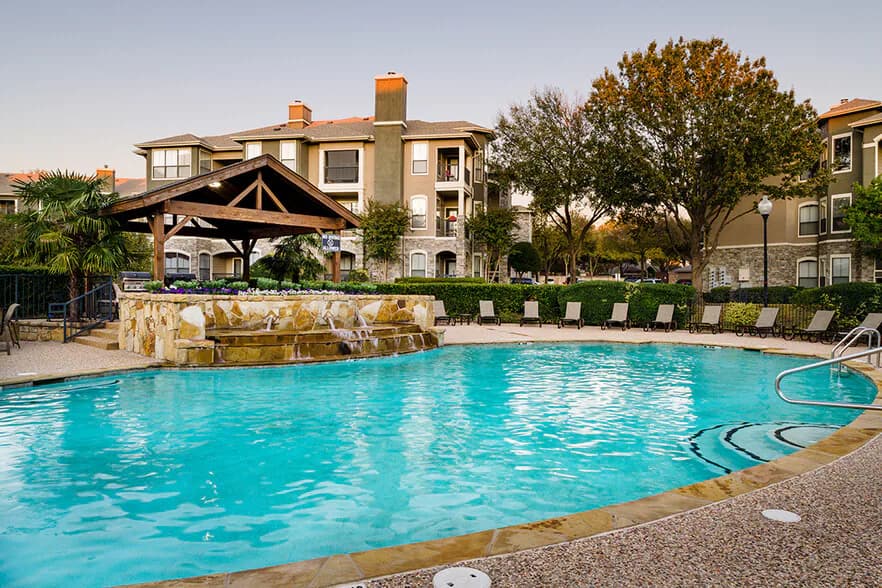 Silverado Apartments — exterior