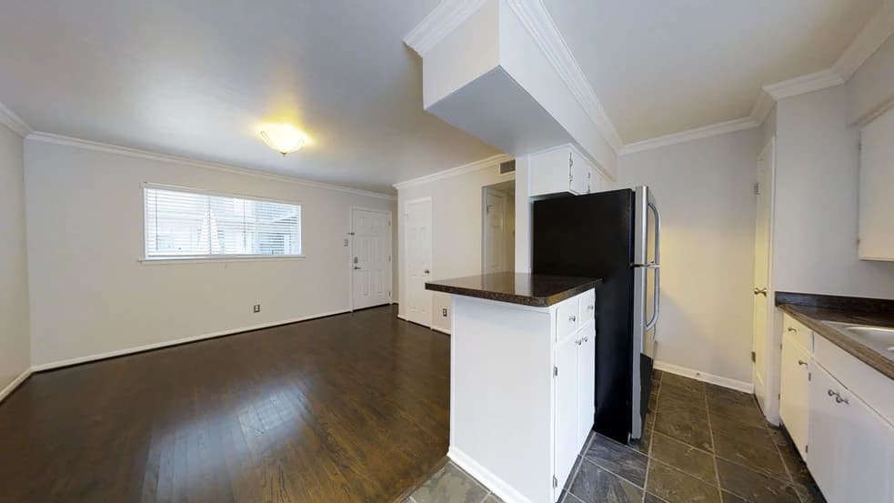 Holland Court Apartments in Dallas, Texas