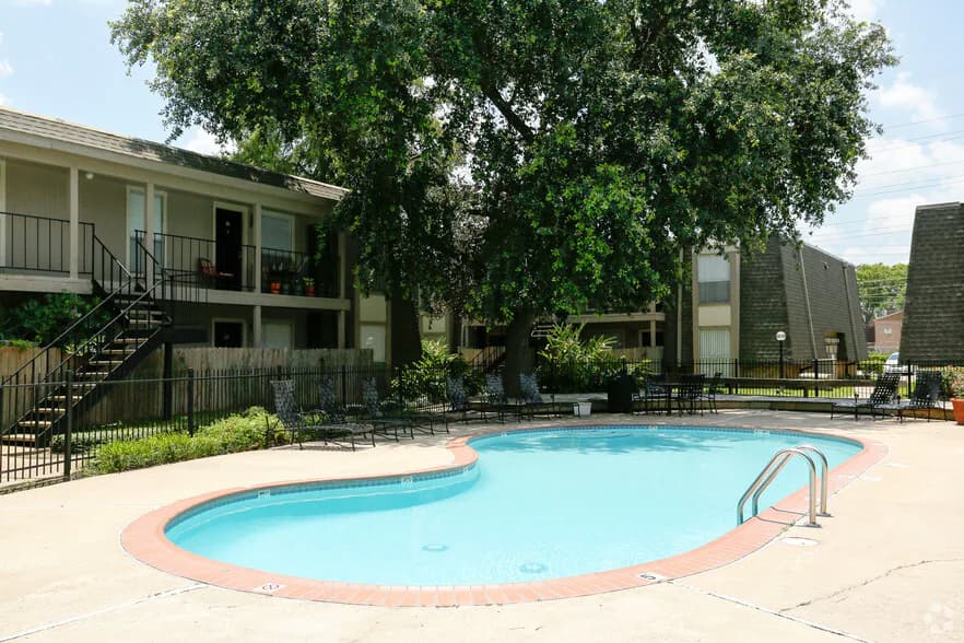 The Crest Apartments in Houston, Texas