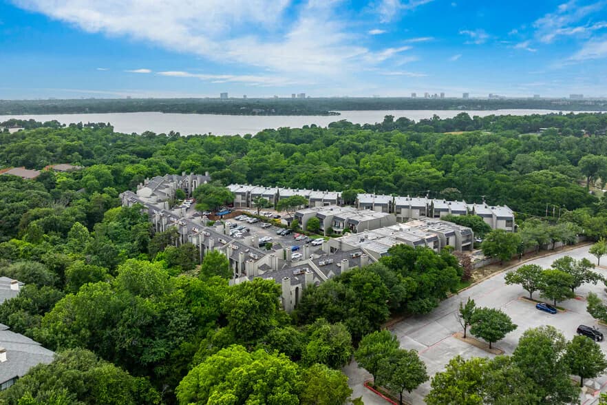 Oaks White Rock in Dallas, Texas