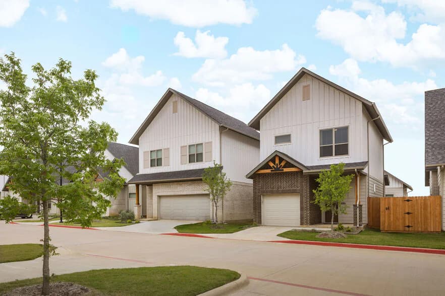 Adair — exterior