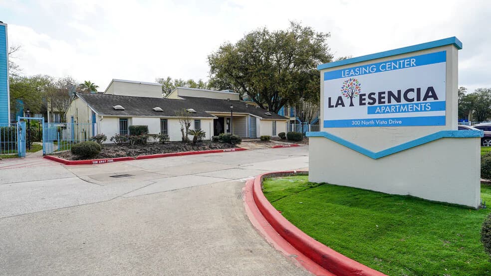 La Esencia Apartments in Houston, Texas