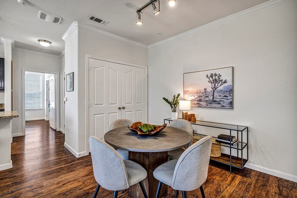 Avenues at Creekside — photo 4