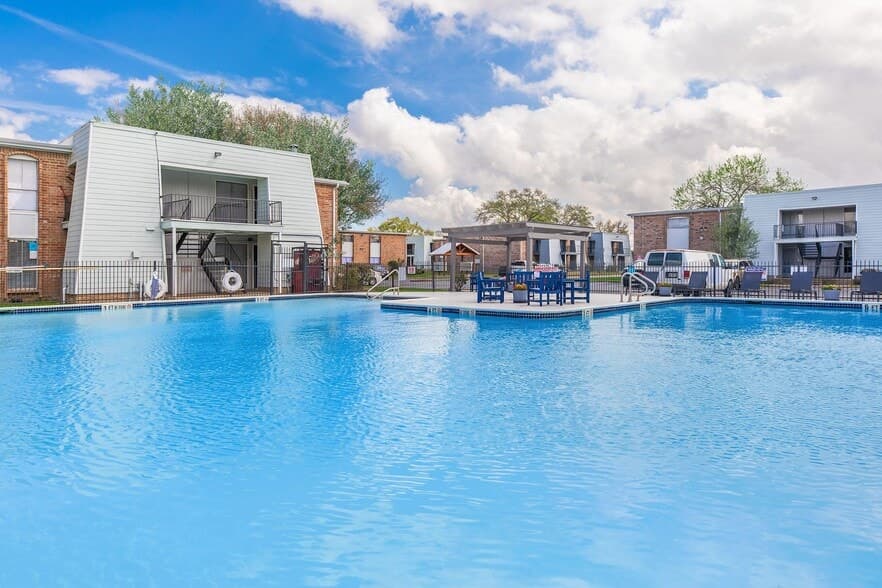 Arlington Place Apartments in Houston, Texas