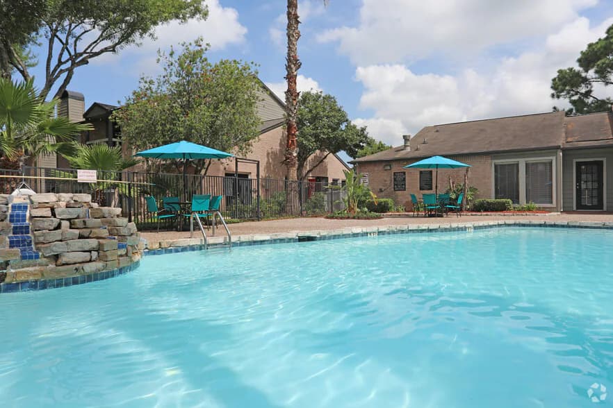 Lakes at Madera in Baytown, Texas