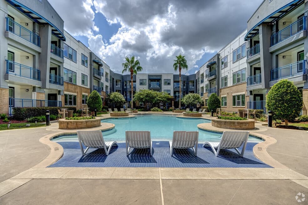 Flats on Tanglewilde in Houston, Texas