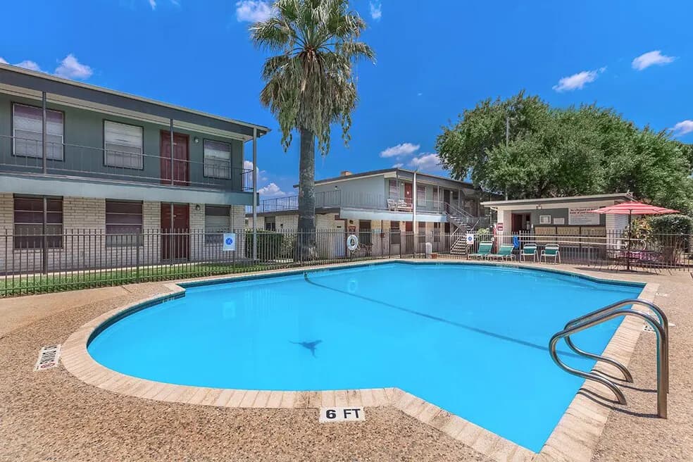 Leon Trace Apartments in San Antonio, Texas