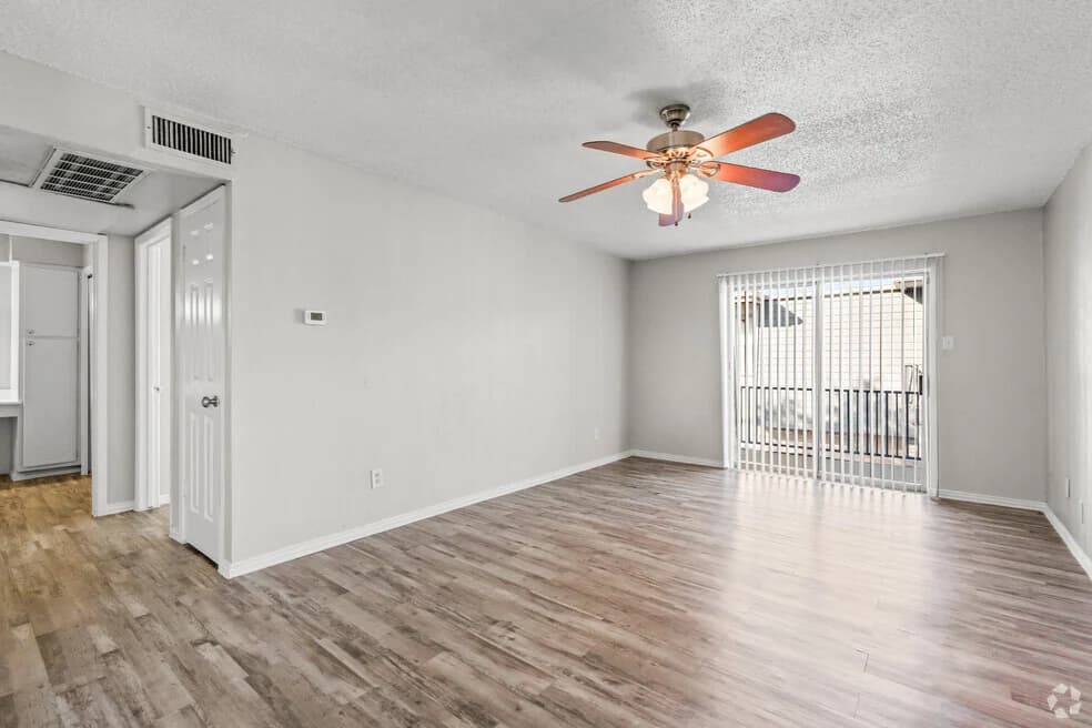 Amberwood Apartments — photo 2