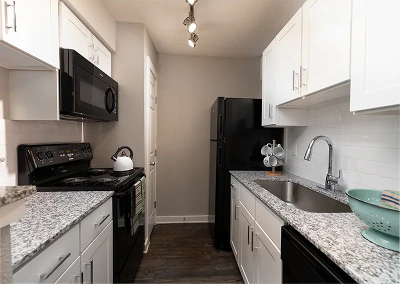 Lakeshore Apartments — photo 4