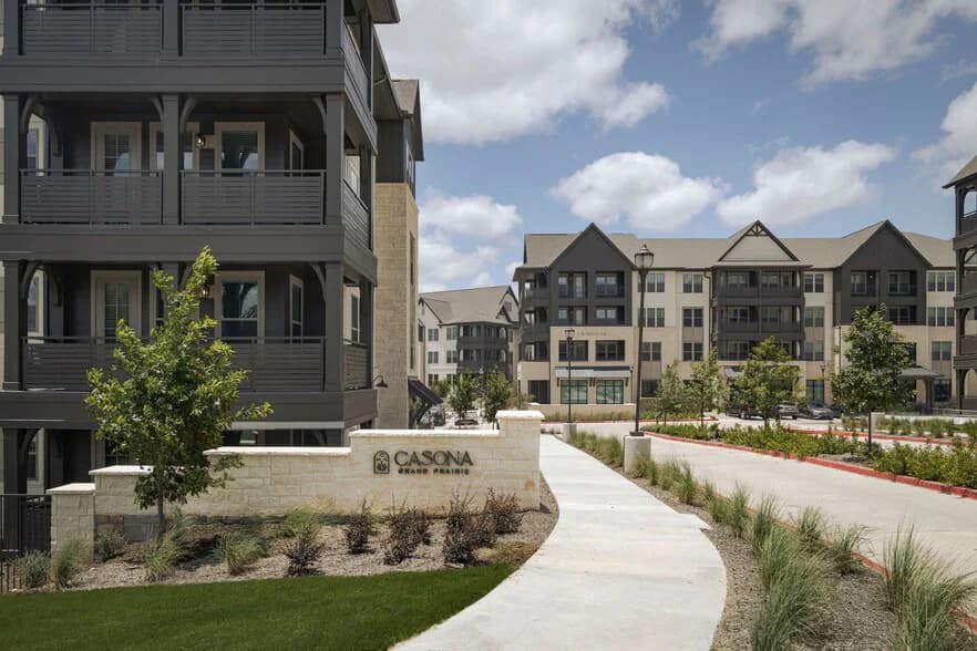Casona Grand Prairie — exterior
