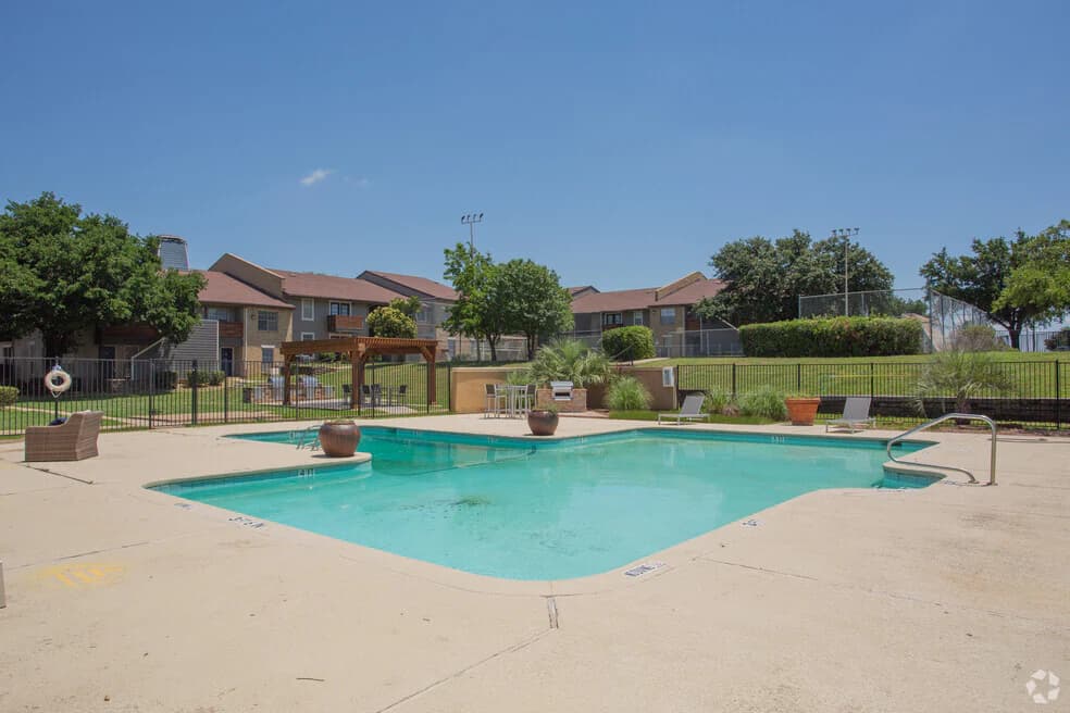 Grand Riviera — exterior