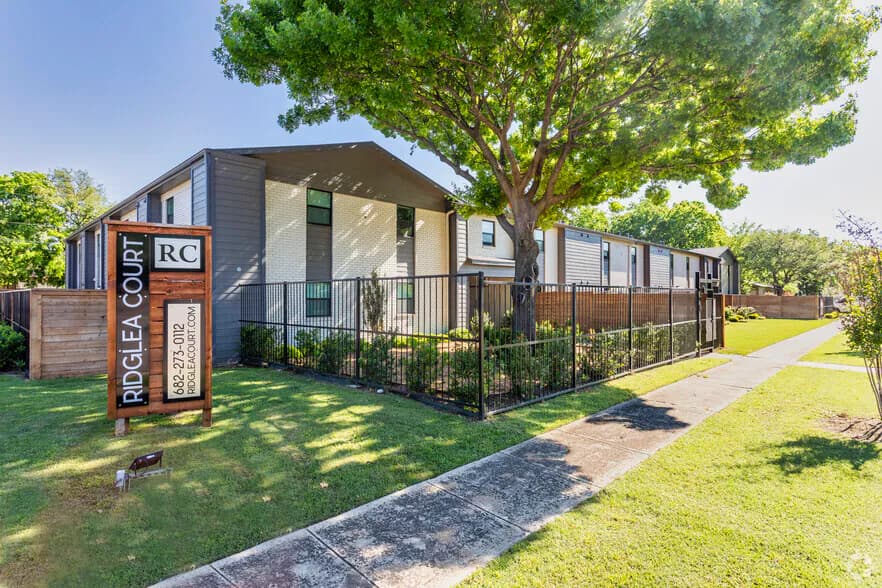 Ridglea Court Apartments in Fort Worth, Texas