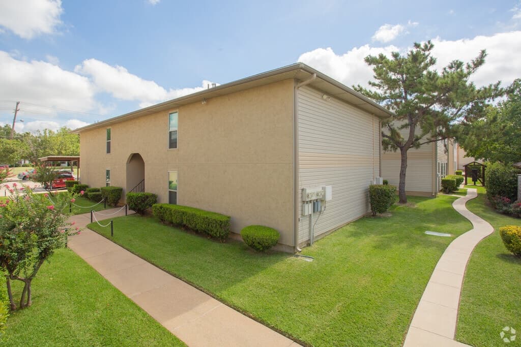 Pecan Grove Apartments in Denton, Texas