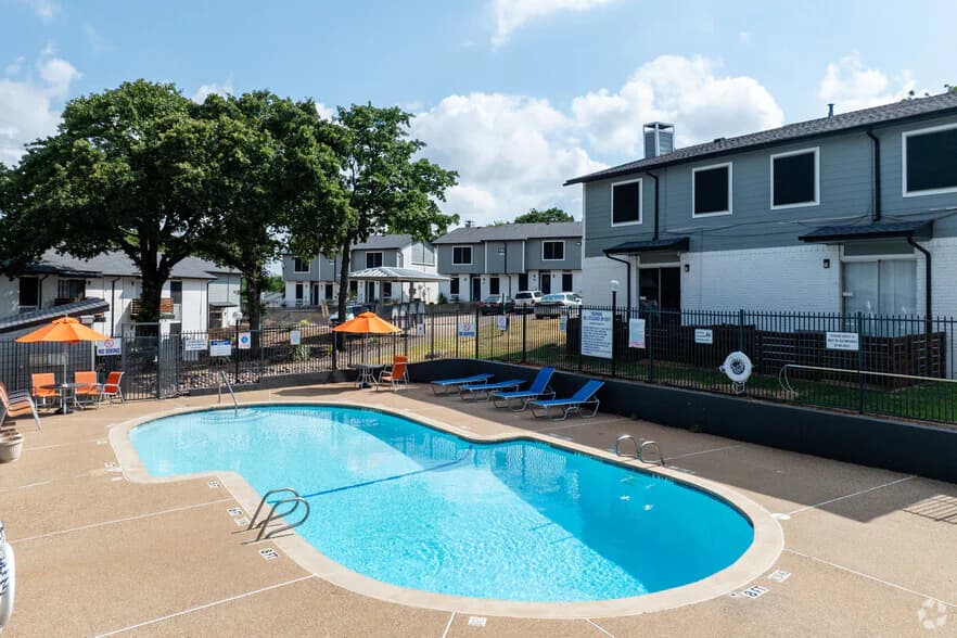 Bedford Hills Apartments in Bedford, Texas