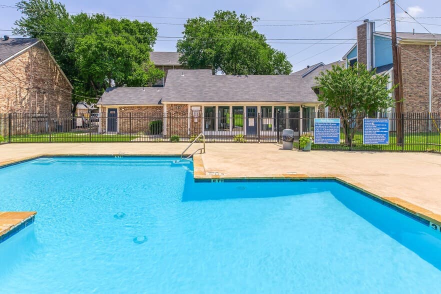 Diamond Loch Apartment Homes in North Richland Hills, Texas