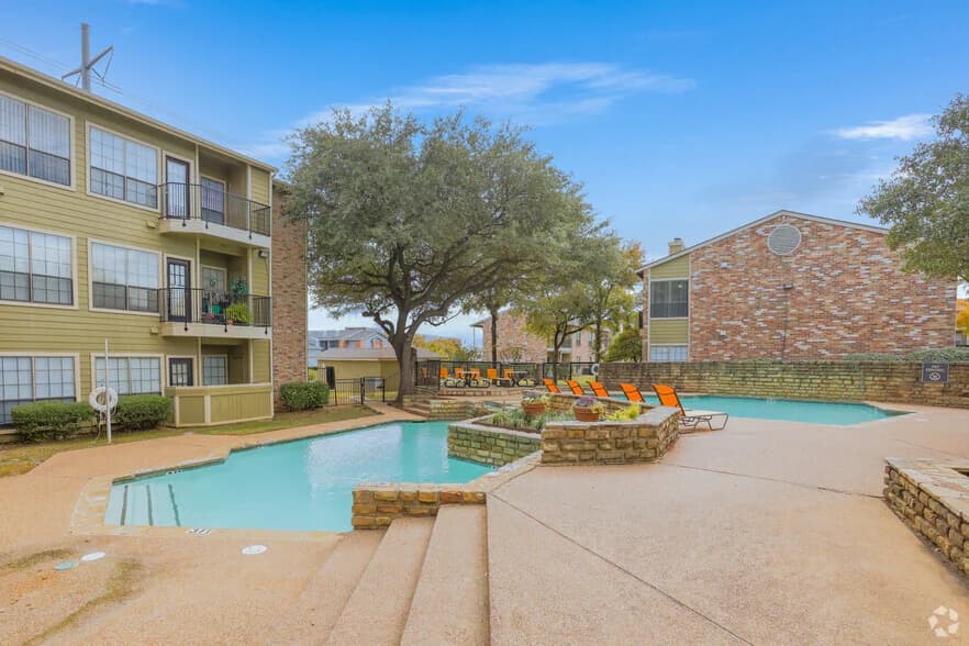 Lakeridge — exterior