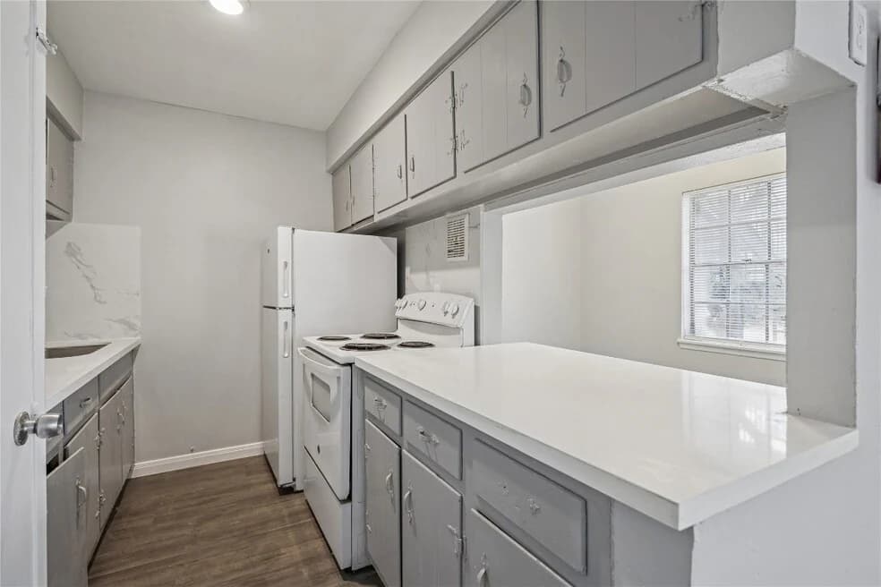 Crownover Apartments — photo 2