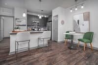 Axis Hamilton — photo 3