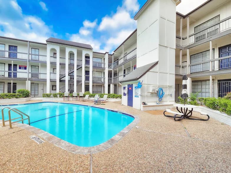 Star Braeswood Apartments in Houston, Texas