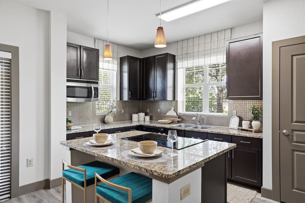 Aveline at Centreport — photo 2