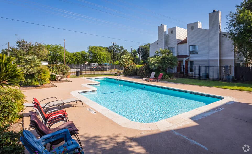 Broadway Oaks Apartment Homes in San Antonio, Texas