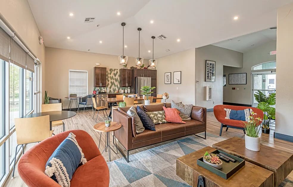 Pinewood Apartments — photo 4