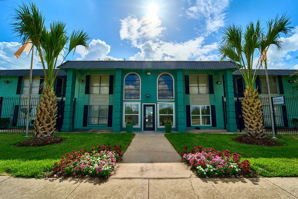Linda Vista Apartments in Pasadena, Texas