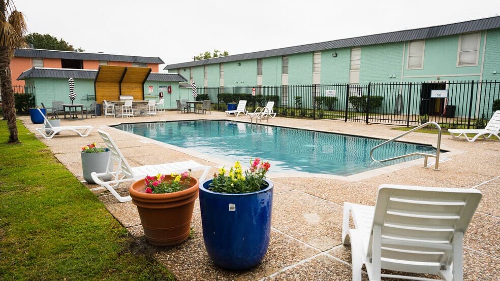 Linda Vista Apartments — photo 2