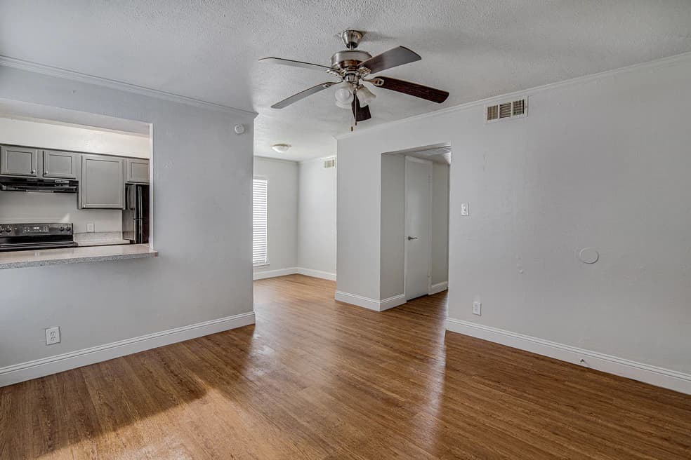 Mitchell Apartments — photo 4