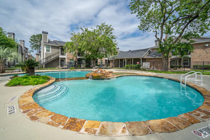 The Life at Grand Oaks in Houston, Texas