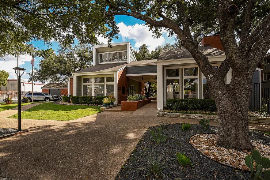 Woodchase Apartments in Austin, Texas