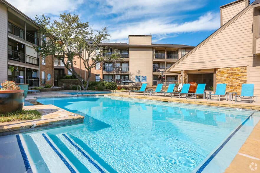 Lakeside Apartments in Dallas, Texas