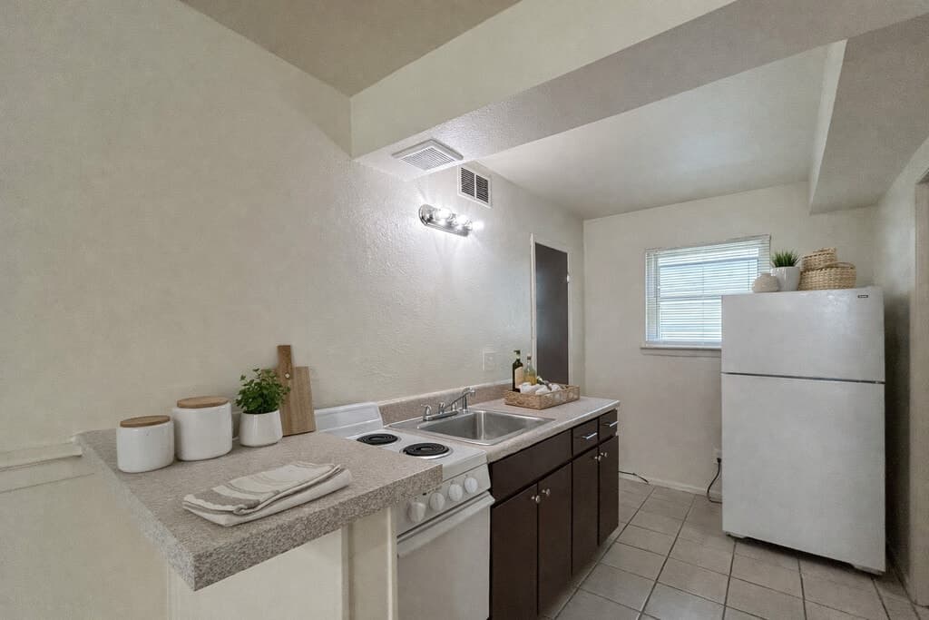 Pecan Grove Apartments — photo 4