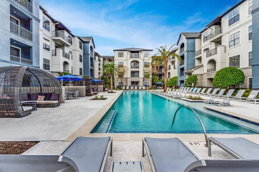 Portico Kirby in Houston, Texas