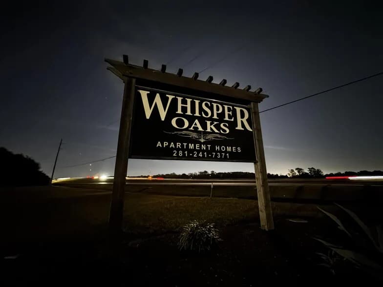 Whisper Oaks Apartments in Crosby, Texas