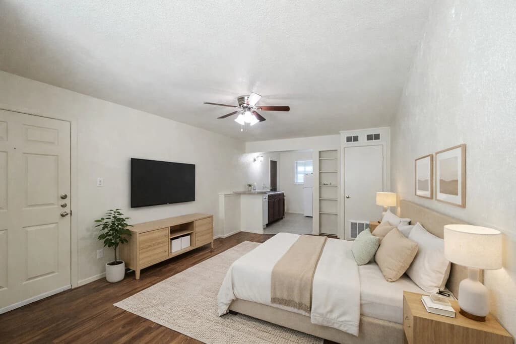 Pecan Grove Apartments — photo 2