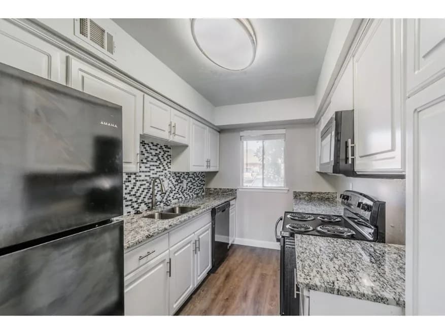 Shenandoah Apartments — photo 2