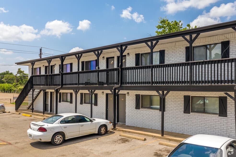 Oak Street Flats in Arlington, Texas