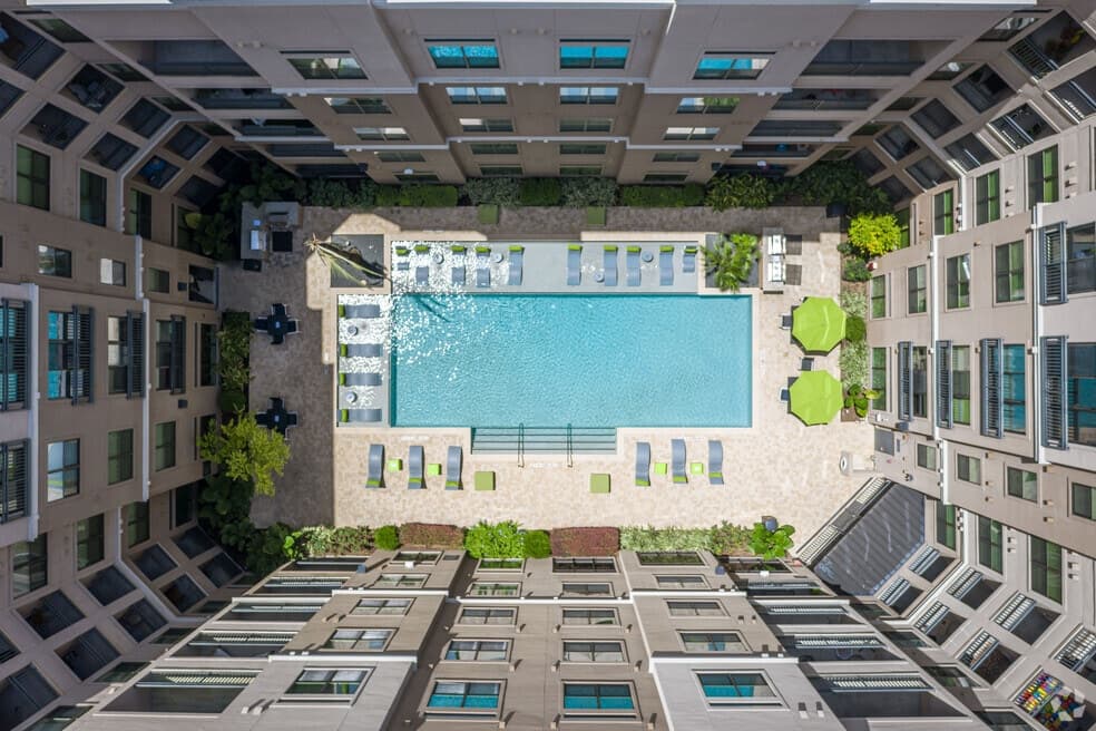 Caroline Post Oak — photo 2