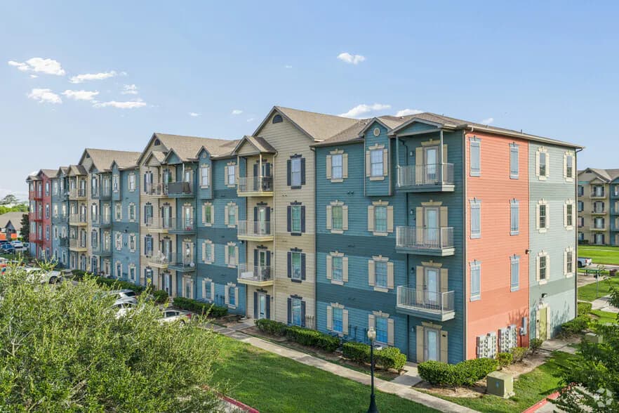 Pepper Tree Manor - 45+ Community in Houston, Texas