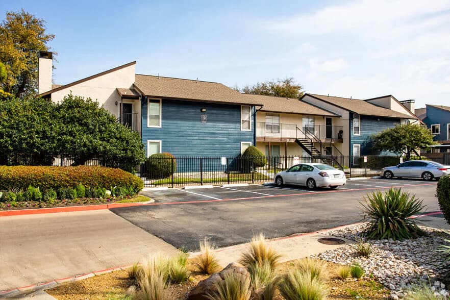 Windridge On The Parkway — exterior