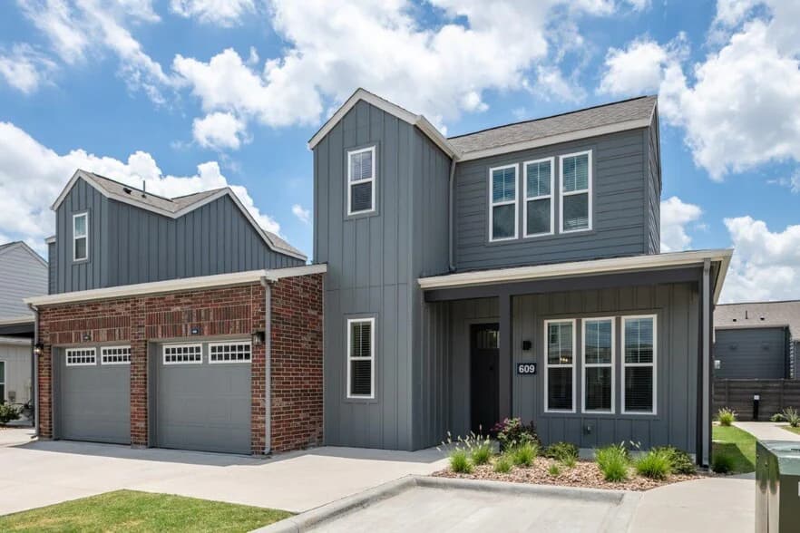 Elevate at Skyline Townhomes in Mckinney, Texas